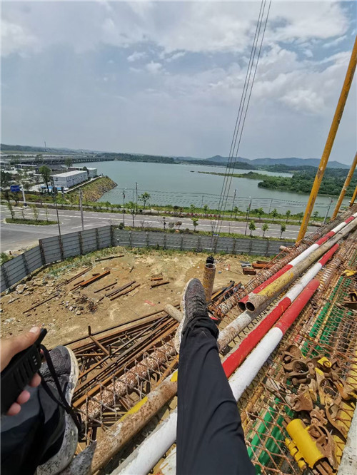 桥西区作业中发生设备损坏或人员意外，责任怎么划分？