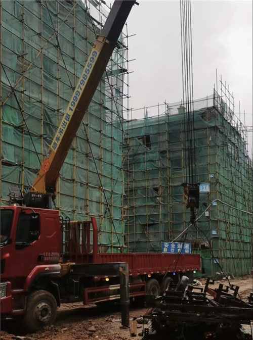 桥西区“慢工细活”—— 吊车的 “微动控制” 技术