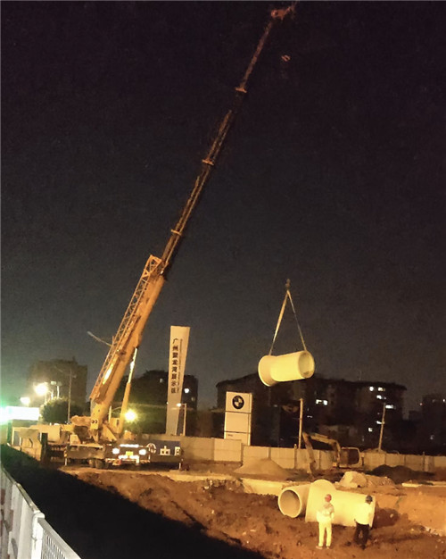 桥西区“弯臂矫正”—— 吊车的 “形变补偿” 技术